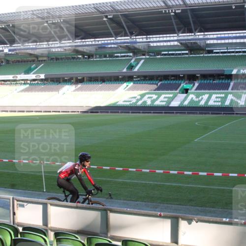 06.10.2024 - 19. swb-Marathon Bremen Yannick Fuchs http://msf.ph/oto/7348816 06.10.2024 10:16:43 Laufen im Stadion 44, 51, 7498, 8080, 8559, 8600 meine-sportfotos.de