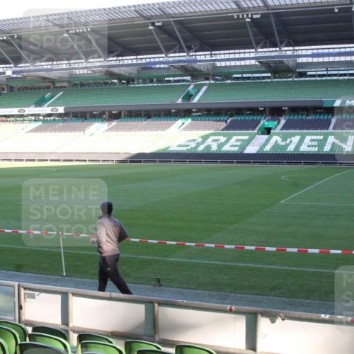 06.10.2024 - 19. swb-Marathon Bremen Yannick Fuchs http://msf.ph/oto/7348838 06.10.2024 10:17:02 Laufen im Stadion 44, 51, 7498, 8080, 8211, 8559, 8600 meine-sportfotos.de