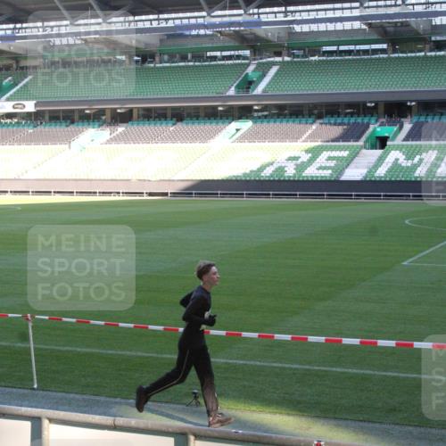 06.10.2024 - 19. swb-Marathon Bremen Yannick Fuchs http://msf.ph/oto/7349829 06.10.2024 10:26:14 Laufen im Stadion 7045, 7141, 7294, 7327, 7403, 7414, 7429, 7433, 7485, 7496, 7508, 7548, 7771, 7793, 7826, 7906, 7978, 8075, 8177, 8242, 8301, 8321, 8376, 8426, 8481, 8492, 8497, 8555, 8601, 8659, 8671, 8672, 8713, 8715, 8733, 8775, 8793, 8806, 8812, 8814, 8905, 8913, 8973, 8996, 8997, 9034, 9051, 9054, 9061, 9084 meine-sportfotos.de