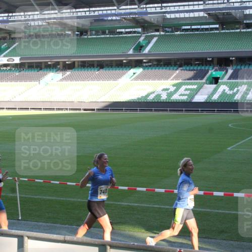 06.10.2024 - 19. swb-Marathon Bremen Yannick Fuchs http://msf.ph/oto/7349850 06.10.2024 10:26:17 Laufen im Stadion 7045, 7141, 7294, 7327, 7403, 7414, 7429, 7433, 7485, 7496, 7508, 7548, 7771, 7793, 7826, 7978, 8075, 8177, 8192, 8242, 8301, 8321, 8376, 8426, 8481, 8492, 8497, 8555, 8601, 8659, 8672, 8713, 8715, 8733, 8775, 8793, 8806, 8812, 8814, 8905, 8913, 8970, 8973, 8996, 8997, 9000, 9034, 9051, 9054, 9061, 9084 meine-sportfotos.de