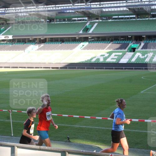 06.10.2024 - 19. swb-Marathon Bremen Yannick Fuchs http://msf.ph/oto/7349857 06.10.2024 10:26:17 Laufen im Stadion 7045, 7141, 7294, 7327, 7403, 7414, 7429, 7433, 7485, 7496, 7508, 7548, 7771, 7793, 7826, 7978, 8075, 8177, 8192, 8242, 8301, 8321, 8376, 8426, 8481, 8492, 8497, 8555, 8601, 8659, 8672, 8713, 8715, 8733, 8775, 8793, 8806, 8812, 8814, 8905, 8913, 8970, 8973, 8996, 8997, 9000, 9034, 9051, 9054, 9061, 9084 meine-sportfotos.de