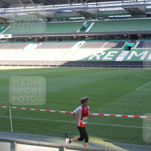06.10.2024 - 19. swb-Marathon Bremen Yannick Fuchs http://msf.ph/oto/7349982 06.10.2024 10:27:00 Laufen im Stadion 7008, 7045, 7327, 7403, 7414, 7491, 7576, 7720, 7874, 7887, 7953, 8103, 8172, 8192, 8238, 8239, 8335, 8376, 8452, 8460, 8475, 8561, 8567, 8568, 8578, 8580, 8585, 8601, 8636, 8645, 8652, 8732, 8733, 8814, 8817, 8870, 8913, 8970, 8973, 8996, 8997, 9000, 9025, 9032, 9051, 9054, 9070, 9084 meine-sportfotos.de
