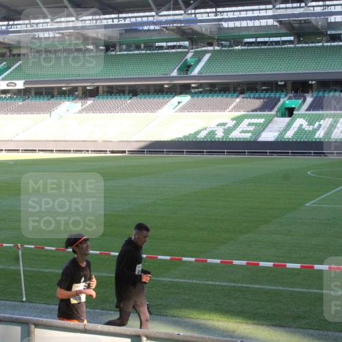 06.10.2024 - 19. swb-Marathon Bremen Yannick Fuchs http://msf.ph/oto/7350020 06.10.2024 10:27:08 Laufen im Stadion 7008, 7045, 7491, 7576, 7717, 7720, 7833, 7874, 7887, 7953, 8103, 8172, 8192, 8238, 8239, 8335, 8452, 8460, 8475, 8561, 8567, 8568, 8578, 8580, 8585, 8610, 8635, 8636, 8645, 8652, 8732, 8733, 8764, 8777, 8817, 8856, 8870, 8901, 8904, 8970, 9000, 9016, 9025, 9032, 9051, 9054, 9070, 9110 meine-sportfotos.de