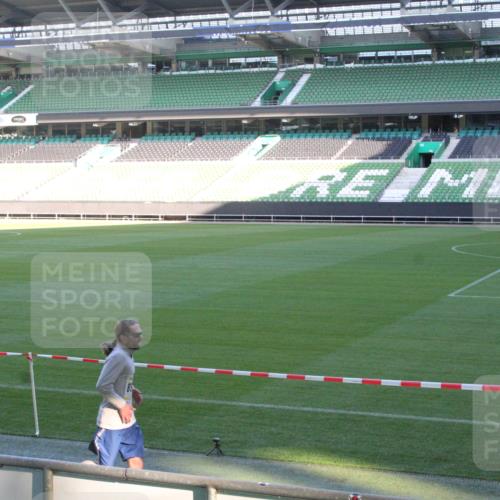 06.10.2024 - 19. swb-Marathon Bremen Yannick Fuchs http://msf.ph/oto/7350030 06.10.2024 10:27:14 Laufen im Stadion 7008, 7491, 7560, 7576, 7717, 7720, 7833, 7874, 7887, 7953, 8103, 8150, 8172, 8192, 8238, 8239, 8335, 8452, 8460, 8475, 8561, 8567, 8568, 8578, 8580, 8585, 8610, 8635, 8636, 8645, 8652, 8658, 8732, 8764, 8777, 8817, 8856, 8870, 8901, 8904, 8970, 9000, 9016, 9025, 9027, 9032, 9070, 9085, 9110 meine-sportfotos.de