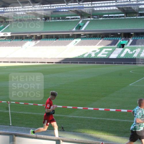 06.10.2024 - 19. swb-Marathon Bremen Yannick Fuchs http://msf.ph/oto/7350117 06.10.2024 10:27:32 Laufen im Stadion 7008, 7052, 7184, 7214, 7452, 7491, 7560, 7638, 7647, 7673, 7717, 7833, 7876, 7887, 7953, 8103, 8150, 8172, 8238, 8239, 8316, 8335, 8351, 8460, 8475, 8561, 8567, 8568, 8580, 8585, 8610, 8635, 8636, 8645, 8652, 8658, 8701, 8732, 8754, 8764, 8774, 8777, 8801, 8817, 8856, 8901, 8904, 8980, 9016, 9027, 9032, 9085, 9110 meine-sportfotos.de