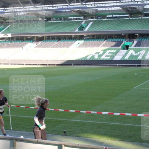 06.10.2024 - 19. swb-Marathon Bremen Yannick Fuchs http://msf.ph/oto/7350124 06.10.2024 10:27:35 Laufen im Stadion 7008, 7052, 7184, 7214, 7452, 7491, 7560, 7638, 7647, 7673, 7717, 7833, 7876, 7887, 7953, 8103, 8150, 8172, 8238, 8239, 8316, 8335, 8351, 8460, 8475, 8561, 8567, 8568, 8580, 8585, 8610, 8635, 8636, 8645, 8652, 8658, 8701, 8732, 8754, 8764, 8774, 8777, 8801, 8817, 8856, 8901, 8904, 8943, 8980, 9016, 9027, 9032, 9085, 9110 meine-sportfotos.de