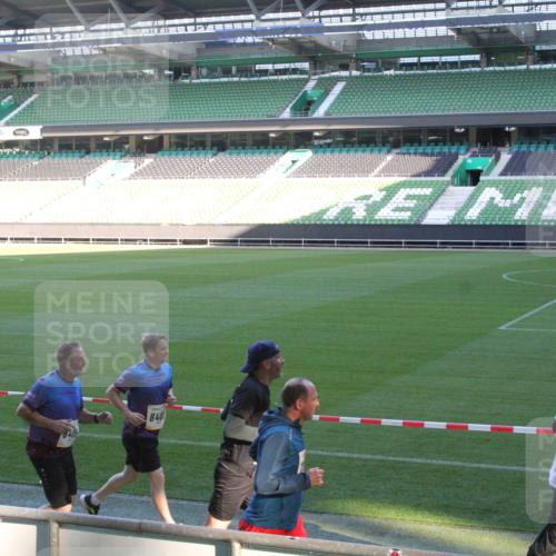 06.10.2024 - 19. swb-Marathon Bremen Yannick Fuchs http://msf.ph/oto/7350375 06.10.2024 10:28:15 Laufen im Stadion 7025, 7052, 7094, 7095, 7184, 7195, 7198, 7214, 7217, 7303, 7364, 7402, 7452, 7464, 7501, 7538, 7541, 7568, 7569, 7594, 7638, 7647, 7673, 7876, 7965, 8066, 8173, 8185, 8261, 8288, 8316, 8351, 8374, 8403, 8405, 8411, 8456, 8498, 8526, 8551, 8569, 8701, 8711, 8716, 8754, 8774, 8801, 8816, 8824, 8827, 8836, 8877, 8891, 8943, 8966, 8980, 9040, 9060 meine-sportfotos.de