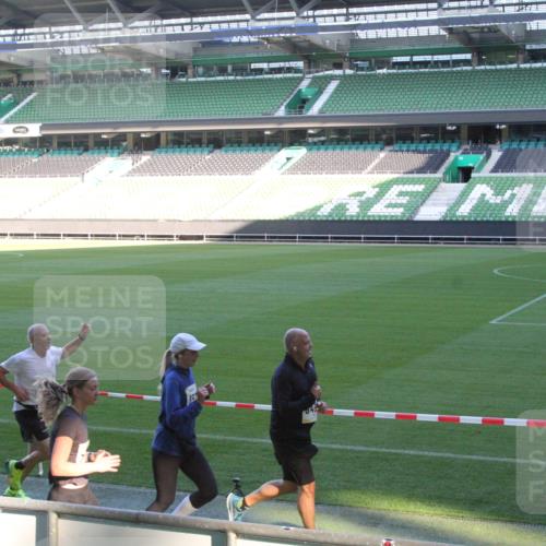 06.10.2024 - 19. swb-Marathon Bremen Yannick Fuchs http://msf.ph/oto/7350421 06.10.2024 10:28:29 Laufen im Stadion 7025, 7041, 7086, 7094, 7095, 7184, 7195, 7198, 7214, 7216, 7217, 7218, 7303, 7364, 7402, 7452, 7464, 7501, 7511, 7526, 7538, 7541, 7568, 7569, 7594, 7638, 7697, 7897, 7965, 8066, 8067, 8173, 8185, 8261, 8288, 8323, 8334, 8374, 8403, 8405, 8411, 8456, 8488, 8498, 8526, 8551, 8569, 8711, 8716, 8754, 8801, 8816, 8824, 8827, 8833, 8836, 8877, 8891, 8943, 8966, 8968, 8991, 9040, 9060 meine-sportfotos.de