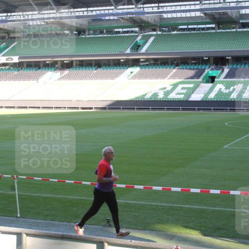 06.10.2024 - 19. swb-Marathon Bremen Yannick Fuchs http://msf.ph/oto/7350480 06.10.2024 10:28:41 Laufen im Stadion 7025, 7041, 7086, 7094, 7095, 7195, 7216, 7217, 7218, 7296, 7303, 7364, 7402, 7464, 7501, 7511, 7521, 7526, 7538, 7541, 7568, 7569, 7594, 7697, 7776, 7827, 7897, 7940, 7965, 8067, 8173, 8185, 8251, 8261, 8288, 8306, 8323, 8334, 8374, 8403, 8405, 8411, 8419, 8456, 8488, 8498, 8526, 8536, 8551, 8566, 8569, 8665, 8711, 8716, 8816, 8824, 8827, 8833, 8877, 8891, 8966, 8968, 8990, 8991, 9040, 9060 meine-sportfotos.de