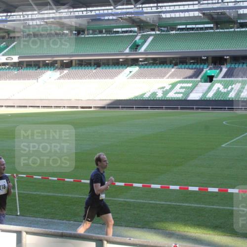 06.10.2024 - 19. swb-Marathon Bremen Yannick Fuchs http://msf.ph/oto/7350514 06.10.2024 10:28:50 Laufen im Stadion 7025, 7041, 7086, 7094, 7095, 7099, 7195, 7216, 7217, 7218, 7296, 7364, 7402, 7464, 7501, 7511, 7521, 7526, 7538, 7541, 7568, 7569, 7590, 7697, 7776, 7827, 7897, 7940, 7965, 8018, 8067, 8173, 8244, 8251, 8261, 8306, 8323, 8334, 8336, 8374, 8403, 8405, 8411, 8419, 8456, 8488, 8498, 8526, 8536, 8551, 8566, 8569, 8665, 8711, 8819, 8833, 8877, 8891, 8965, 8966, 8968, 8990, 8991, 9038, 9040, 9060, 9080 meine-sportfotos.de