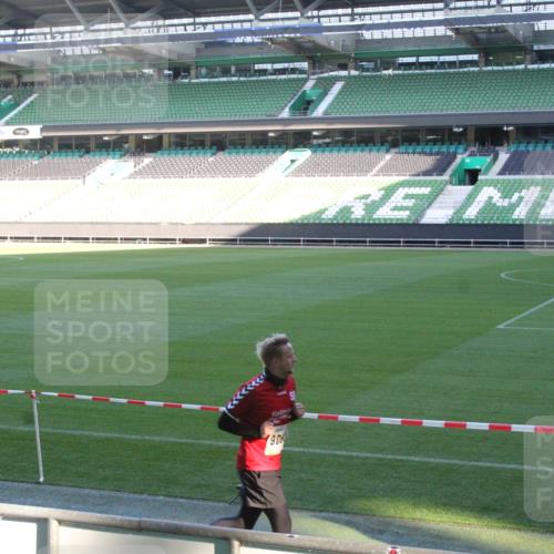 06.10.2024 - 19. swb-Marathon Bremen Yannick Fuchs http://msf.ph/oto/7350560 06.10.2024 10:28:59 Laufen im Stadion 7025, 7041, 7086, 7099, 7195, 7216, 7217, 7218, 7290, 7296, 7402, 7501, 7511, 7521, 7526, 7538, 7541, 7568, 7569, 7590, 7671, 7697, 7776, 7825, 7827, 7897, 7940, 7965, 8018, 8067, 8244, 8251, 8261, 8306, 8323, 8334, 8336, 8374, 8411, 8419, 8443, 8488, 8498, 8526, 8536, 8551, 8566, 8569, 8665, 8819, 8833, 8877, 8891, 8965, 8966, 8968, 8990, 8991, 9014, 9038, 9040, 9060, 9080 meine-sportfotos.de