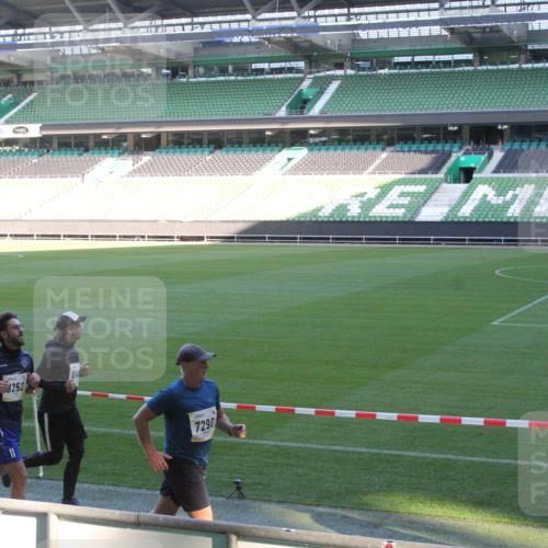 06.10.2024 - 19. swb-Marathon Bremen Yannick Fuchs http://msf.ph/oto/7350639 06.10.2024 10:29:18 Laufen im Stadion 7041, 7086, 7099, 7218, 7290, 7296, 7334, 7370, 7511, 7521, 7526, 7590, 7671, 7683, 7697, 7776, 7800, 7825, 7827, 7897, 7940, 7983, 8018, 8067, 8092, 8098, 8156, 8157, 8158, 8244, 8251, 8252, 8306, 8323, 8334, 8336, 8419, 8443, 8461, 8488, 8522, 8525, 8536, 8566, 8575, 8596, 8604, 8665, 8819, 8828, 8833, 8835, 8843, 8875, 8894, 8965, 8968, 8990, 8991, 9014, 9038, 9080 meine-sportfotos.de