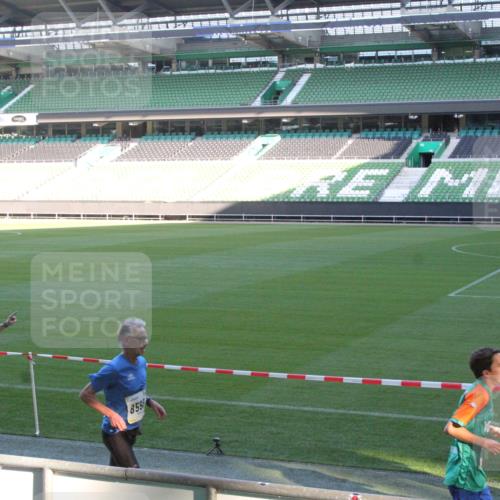 06.10.2024 - 19. swb-Marathon Bremen Yannick Fuchs http://msf.ph/oto/7350651 06.10.2024 10:29:20 Laufen im Stadion 7041, 7086, 7099, 7218, 7290, 7296, 7334, 7370, 7511, 7521, 7526, 7590, 7671, 7683, 7697, 7714, 7776, 7800, 7825, 7827, 7897, 7940, 7983, 8018, 8067, 8092, 8098, 8156, 8157, 8158, 8244, 8251, 8252, 8306, 8323, 8334, 8336, 8419, 8443, 8461, 8488, 8522, 8525, 8536, 8566, 8575, 8596, 8604, 8665, 8819, 8828, 8833, 8835, 8843, 8875, 8894, 8965, 8968, 8990, 8991, 9014, 9038, 9080 meine-sportfotos.de