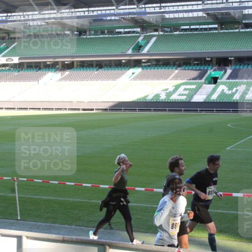 06.10.2024 - 19. swb-Marathon Bremen Yannick Fuchs http://msf.ph/oto/7350667 06.10.2024 10:29:21 Laufen im Stadion 7086, 7099, 7218, 7290, 7296, 7334, 7370, 7521, 7526, 7590, 7671, 7683, 7697, 7714, 7776, 7800, 7825, 7827, 7897, 7940, 7983, 7992, 8018, 8067, 8092, 8098, 8156, 8157, 8158, 8244, 8251, 8252, 8306, 8323, 8330, 8334, 8336, 8419, 8443, 8461, 8488, 8522, 8525, 8536, 8566, 8575, 8596, 8604, 8665, 8819, 8828, 8835, 8843, 8875, 8894, 8965, 8968, 8990, 8991, 9014, 9038, 9080 meine-sportfotos.de