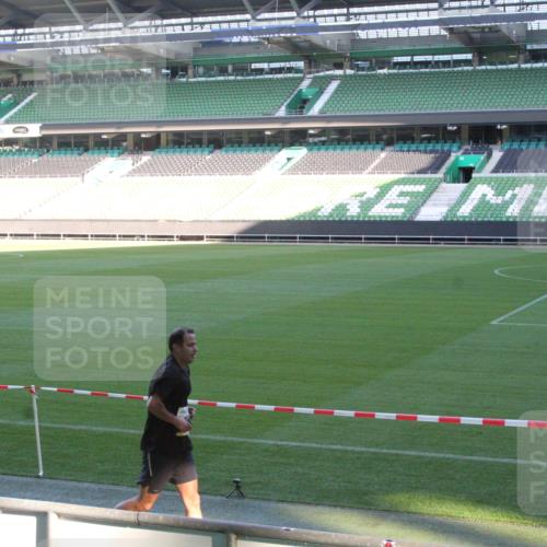 06.10.2024 - 19. swb-Marathon Bremen Yannick Fuchs http://msf.ph/oto/7350773 06.10.2024 10:29:42 Laufen im Stadion 7060, 7061, 7066, 7099, 7117, 7193, 7194, 7290, 7334, 7370, 7372, 7384, 7451, 7542, 7590, 7671, 7683, 7696, 7706, 7714, 7768, 7800, 7823, 7825, 7870, 7931, 7983, 7989, 7992, 8001, 8018, 8092, 8098, 8156, 8157, 8158, 8215, 8244, 8252, 8330, 8336, 8362, 8424, 8443, 8458, 8461, 8522, 8525, 8570, 8575, 8596, 8604, 8609, 8767, 8819, 8828, 8835, 8843, 8854, 8875, 8894, 8925, 8965, 9014, 9038, 9080 meine-sportfotos.de