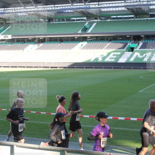 06.10.2024 - 19. swb-Marathon Bremen Yannick Fuchs http://msf.ph/oto/7351013 06.10.2024 10:30:19 Laufen im Stadion 7060, 7061, 7066, 7117, 7146, 7176, 7193, 7194, 7340, 7361, 7372, 7384, 7412, 7451, 7542, 7585, 7613, 7620, 7629, 7630, 7696, 7698, 7706, 7714, 7752, 7768, 7784, 7823, 7870, 7931, 7962, 7989, 7992, 8001, 8041, 8109, 8186, 8215, 8219, 8223, 8290, 8328, 8330, 8332, 8333, 8354, 8362, 8424, 8428, 8440, 8458, 8465, 8477, 8524, 8552, 8570, 8609, 8629, 8639, 8748, 8763, 8767, 8768, 8783, 8794, 8802, 8803, 8834, 8841, 8854, 8869, 8897, 8898, 8925, 8933, 9008, 9081 meine-sportfotos.de