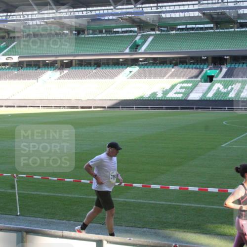 06.10.2024 - 19. swb-Marathon Bremen Yannick Fuchs http://msf.ph/oto/7351439 06.10.2024 10:31:38 Laufen im Stadion 7004, 7005, 7044, 7089, 7213, 7225, 7233, 7250, 7261, 7362, 7439, 7458, 7467, 7486, 7545, 7546, 7575, 7659, 7730, 7762, 7785, 7794, 7806, 7847, 7947, 7990, 8013, 8014, 8023, 8040, 8058, 8123, 8233, 8237, 8245, 8267, 8268, 8274, 8304, 8305, 8346, 8388, 8392, 8416, 8433, 8437, 8459, 8512, 8520, 8521, 8538, 8553, 8586, 8605, 8614, 8624, 8633, 8634, 8646, 8674, 8676, 8677, 8710, 8717, 8776, 8810, 8823, 8883, 8892, 8958, 8985, 9035, 9075 meine-sportfotos.de