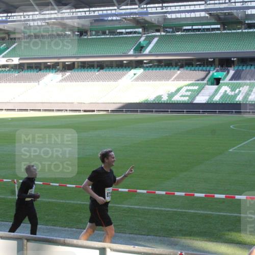 06.10.2024 - 19. swb-Marathon Bremen Yannick Fuchs http://msf.ph/oto/7351602 06.10.2024 10:32:04 Laufen im Stadion 7004, 7005, 7007, 7044, 7055, 7087, 7090, 7225, 7233, 7308, 7379, 7380, 7386, 7415, 7439, 7467, 7469, 7474, 7482, 7486, 7493, 7545, 7546, 7575, 7600, 7628, 7637, 7659, 7689, 7730, 7750, 7762, 7782, 7794, 7806, 7846, 7847, 7850, 7872, 7894, 7974, 7990, 8013, 8014, 8040, 8052, 8061, 8111, 8112, 8123, 8132, 8233, 8237, 8267, 8276, 8304, 8305, 8324, 8346, 8388, 8413, 8416, 8418, 8459, 8538, 8557, 8576, 8584, 8605, 8614, 8624, 8676, 8677, 8710, 8776, 8823, 8883, 8958 meine-sportfotos.de