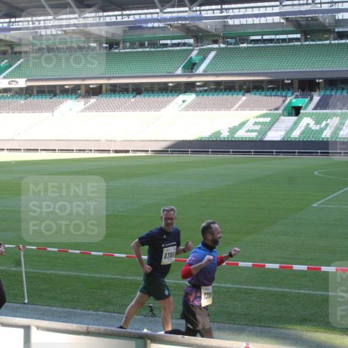 06.10.2024 - 19. swb-Marathon Bremen Yannick Fuchs http://msf.ph/oto/7352283 06.10.2024 10:33:39 Laufen im Stadion 7028, 7049, 7057, 7076, 7108, 7122, 7123, 7125, 7201, 7202, 7203, 7269, 7282, 7316, 7317, 7330, 7332, 7333, 7354, 7358, 7373, 7375, 7418, 7442, 7477, 7506, 7509, 7510, 7577, 7608, 7621, 7656, 7663, 7678, 7751, 7758, 7801, 7849, 7855, 7867, 7869, 7886, 7898, 7997, 8020, 8022, 8034, 8048, 8113, 8153, 8189, 8194, 8195, 8224, 8241, 8263, 8269, 8308, 8314, 8315, 8384, 8451, 8479, 8485, 8504, 8534, 8540, 8611, 8643, 8686, 8852, 8864, 8986, 9041, 9059, 9114 meine-sportfotos.de