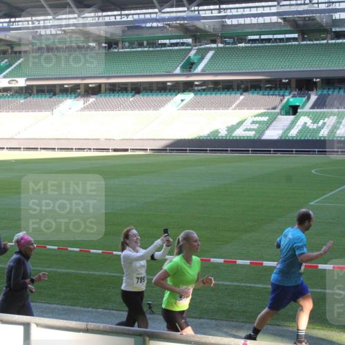 06.10.2024 - 19. swb-Marathon Bremen Yannick Fuchs http://msf.ph/oto/7352338 06.10.2024 10:33:47 Laufen im Stadion 7028, 7049, 7057, 7076, 7108, 7122, 7123, 7125, 7201, 7202, 7203, 7264, 7269, 7282, 7316, 7330, 7332, 7333, 7354, 7358, 7404, 7418, 7506, 7509, 7510, 7577, 7608, 7621, 7663, 7723, 7751, 7758, 7801, 7832, 7855, 7867, 7869, 7886, 7898, 7997, 8034, 8113, 8153, 8178, 8179, 8189, 8190, 8194, 8195, 8224, 8241, 8263, 8269, 8308, 8326, 8384, 8451, 8504, 8534, 8540, 8611, 8643, 8686, 8852, 8864, 8986, 9041, 9059, 9114 meine-sportfotos.de