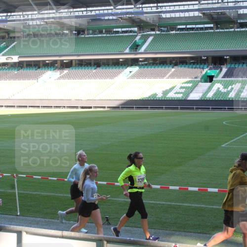 06.10.2024 - 19. swb-Marathon Bremen Yannick Fuchs http://msf.ph/oto/7352731 06.10.2024 10:34:29 Laufen im Stadion 7040, 7048, 7076, 7122, 7123, 7130, 7221, 7223, 7227, 7242, 7255, 7262, 7264, 7282, 7352, 7358, 7377, 7383, 7395, 7404, 7418, 7436, 7446, 7507, 7532, 7577, 7693, 7718, 7722, 7723, 7745, 7775, 7811, 7832, 7844, 7848, 7855, 7886, 7909, 7910, 7918, 7929, 7935, 7971, 7980, 7987, 8005, 8006, 8017, 8027, 8033, 8085, 8107, 8113, 8115, 8122, 8166, 8178, 8179, 8190, 8197, 8203, 8208, 8229, 8235, 8236, 8263, 8269, 8270, 8283, 8293, 8326, 8338 meine-sportfotos.de