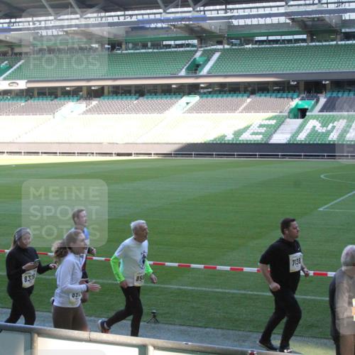 06.10.2024 - 19. swb-Marathon Bremen Yannick Fuchs http://msf.ph/oto/7353157 06.10.2024 10:35:23 Laufen im Stadion 7034, 7035, 7042, 7138, 7155, 7156, 7162, 7204, 7226, 7251, 7258, 7266, 7295, 7307, 7321, 7335, 7341, 7353, 7413, 7428, 7436, 7443, 7468, 7478, 7479, 7490, 7502, 7587, 7644, 7679, 7680, 7690, 7699, 7757, 7772, 7773, 7829, 7830, 7863, 7864, 7899, 7900, 7902, 7904, 7923, 7926, 7932, 7954, 7955, 7981, 8073, 8074, 8085, 8088, 8118, 8121, 8144, 8152, 8166, 8183, 8191, 8225, 8246, 8421, 8595, 8952, 9029 meine-sportfotos.de