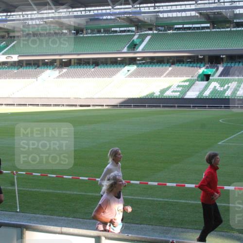 06.10.2024 - 19. swb-Marathon Bremen Yannick Fuchs http://msf.ph/oto/7353200 06.10.2024 10:35:27 Laufen im Stadion 7034, 7035, 7042, 7138, 7155, 7156, 7162, 7204, 7226, 7251, 7258, 7266, 7295, 7307, 7321, 7335, 7341, 7353, 7413, 7428, 7443, 7468, 7478, 7479, 7490, 7502, 7587, 7644, 7679, 7680, 7690, 7699, 7757, 7772, 7773, 7829, 7830, 7863, 7864, 7899, 7900, 7902, 7904, 7923, 7926, 7932, 7954, 7955, 7967, 7981, 8073, 8074, 8085, 8088, 8118, 8121, 8144, 8152, 8166, 8183, 8191, 8225, 8246, 8421, 8595, 8952, 9029 meine-sportfotos.de