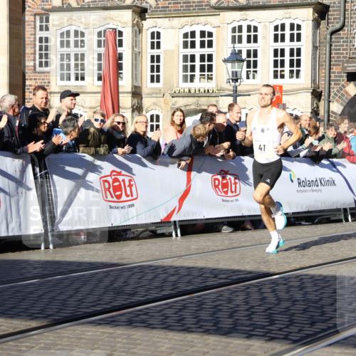06.10.2024 - 19. swb-Marathon Bremen Strokosch-Dieckow http://msf.ph/oto/7357926 06.10.2024 10:26:38 Ziel 41, 8350, 8396 meine-sportfotos.de