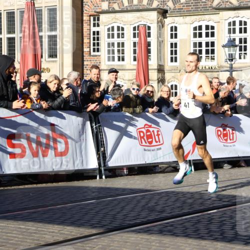 06.10.2024 - 19. swb-Marathon Bremen Strokosch-Dieckow http://msf.ph/oto/7357935 06.10.2024 10:26:39 Ziel 41, 8350, 8396 meine-sportfotos.de