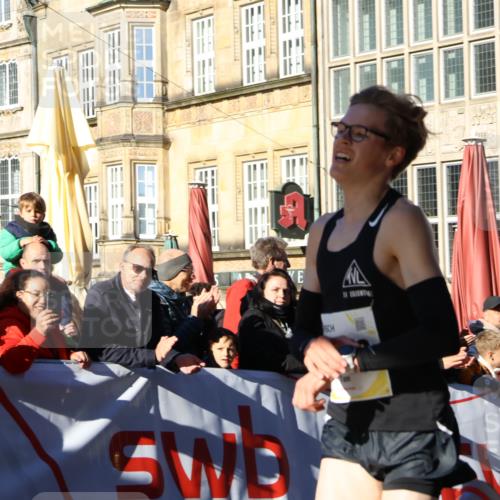 06.10.2024 - 19. swb-Marathon Bremen Strokosch-Dieckow http://msf.ph/oto/7358333 06.10.2024 10:27:29 Ziel 8349 meine-sportfotos.de