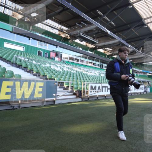 06.10.2024 - 19. swb-Marathon Bremen Yannick Fuchs http://msf.ph/oto/7358618 06.10.2024 10:10:59 Laufen im Stadion  meine-sportfotos.de