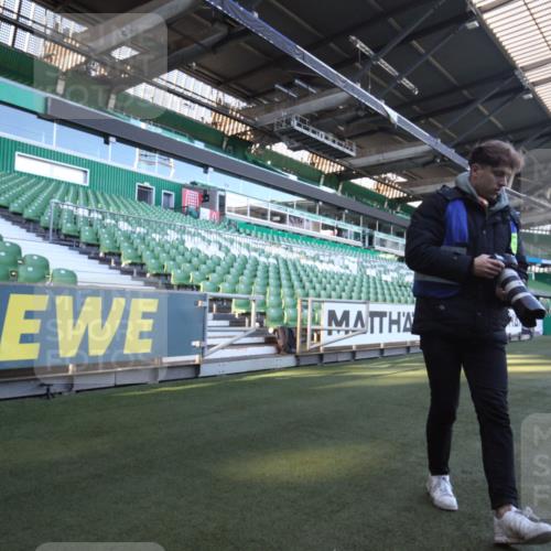 06.10.2024 - 19. swb-Marathon Bremen Yannick Fuchs http://msf.ph/oto/7358628 06.10.2024 10:10:59 Laufen im Stadion  meine-sportfotos.de
