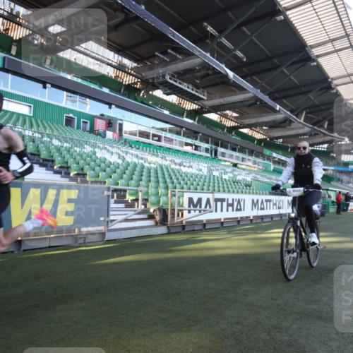 06.10.2024 - 19. swb-Marathon Bremen Yannick Fuchs http://msf.ph/oto/7358766 06.10.2024 10:14:43 Laufen im Stadion 41, 8350, 8395, 8396, 8667 meine-sportfotos.de