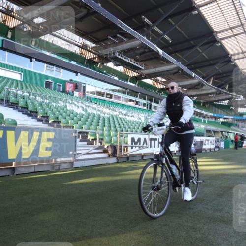 06.10.2024 - 19. swb-Marathon Bremen Yannick Fuchs http://msf.ph/oto/7358774 06.10.2024 10:14:44 Laufen im Stadion 41, 8350, 8395, 8396, 8667 meine-sportfotos.de