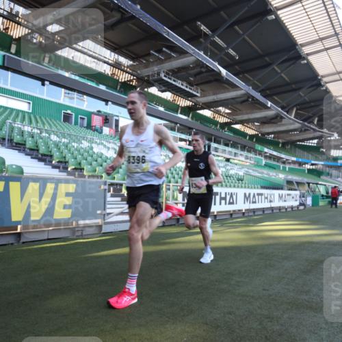 06.10.2024 - 19. swb-Marathon Bremen Yannick Fuchs http://msf.ph/oto/7358783 06.10.2024 10:14:50 Laufen im Stadion 41, 8350, 8395, 8396, 8667 meine-sportfotos.de