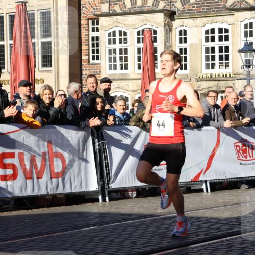 06.10.2024 - 19. swb-Marathon Bremen Strokosch-Dieckow http://msf.ph/oto/7358828 06.10.2024 10:29:45 Ziel 44 meine-sportfotos.de