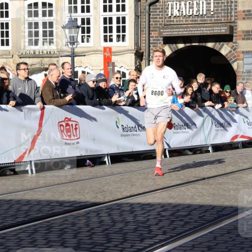 06.10.2024 - 19. swb-Marathon Bremen Strokosch-Dieckow http://msf.ph/oto/7359117 06.10.2024 10:30:54 Ziel 8600, 9039 meine-sportfotos.de