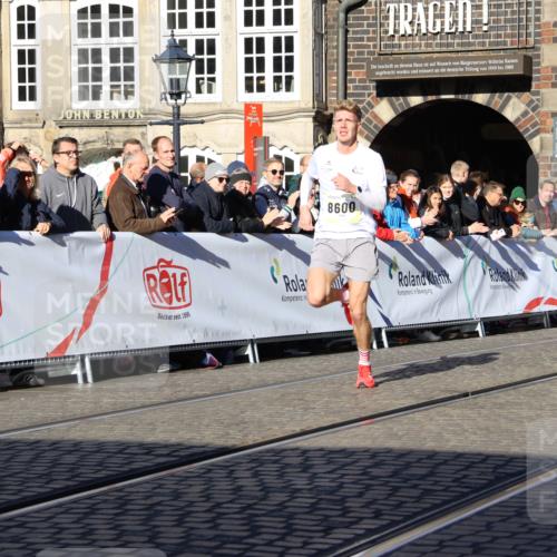 06.10.2024 - 19. swb-Marathon Bremen Strokosch-Dieckow http://msf.ph/oto/7359136 06.10.2024 10:30:54 Ziel 8600, 9039 meine-sportfotos.de