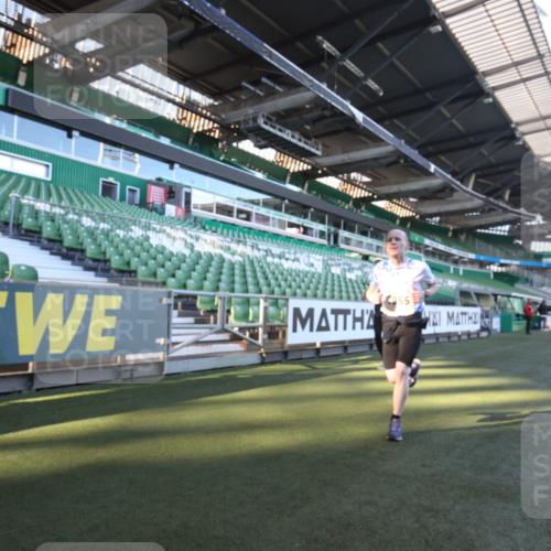 06.10.2024 - 19. swb-Marathon Bremen Yannick Fuchs http://msf.ph/oto/7359167 06.10.2024 10:20:49 Laufen im Stadion 7719, 8397, 8657, 8825, 8948, 8955, 9105 meine-sportfotos.de