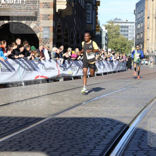 06.10.2024 - 19. swb-Marathon Bremen Strokosch-Dieckow http://msf.ph/oto/7359182 06.10.2024 10:31:08 Ziel 8499, 8500, 9039 meine-sportfotos.de