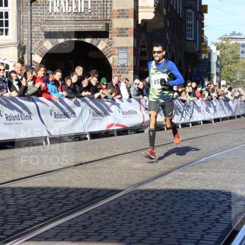 06.10.2024 - 19. swb-Marathon Bremen Strokosch-Dieckow http://msf.ph/oto/7359280 06.10.2024 10:31:11 Ziel 8499, 8500, 9039 meine-sportfotos.de