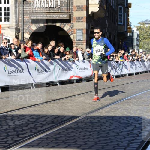 06.10.2024 - 19. swb-Marathon Bremen Strokosch-Dieckow http://msf.ph/oto/7359299 06.10.2024 10:31:11 Ziel 8499, 8500, 9039 meine-sportfotos.de