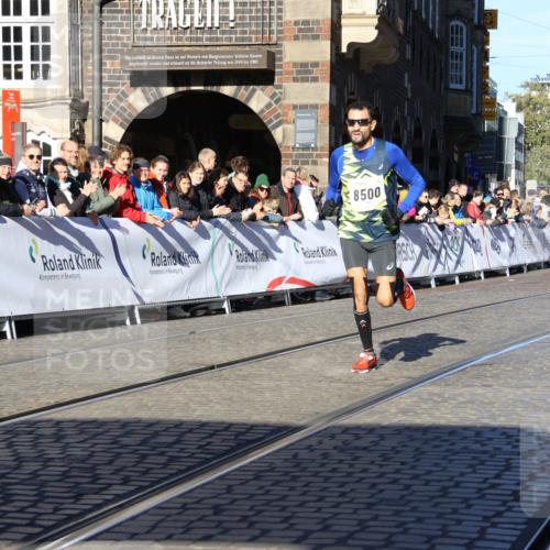 06.10.2024 - 19. swb-Marathon Bremen Strokosch-Dieckow http://msf.ph/oto/7359311 06.10.2024 10:31:11 Ziel 8499, 8500, 9039 meine-sportfotos.de