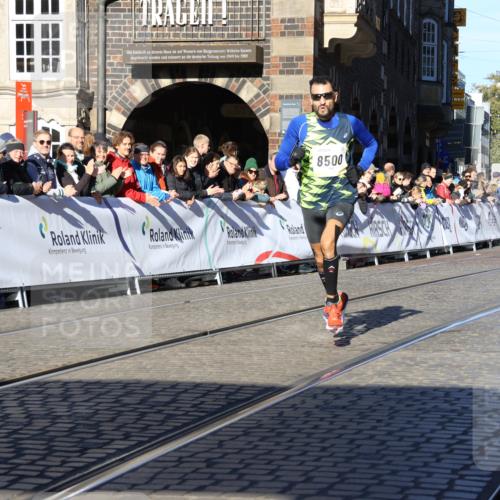 06.10.2024 - 19. swb-Marathon Bremen Strokosch-Dieckow http://msf.ph/oto/7359333 06.10.2024 10:31:11 Ziel 8499, 8500, 9039 meine-sportfotos.de