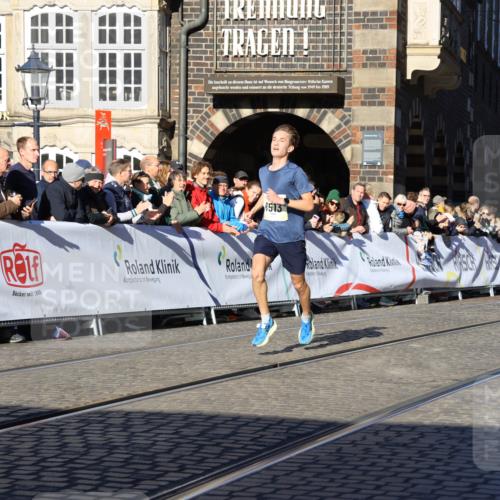 06.10.2024 - 19. swb-Marathon Bremen Strokosch-Dieckow http://msf.ph/oto/7359528 06.10.2024 10:32:03 Ziel 8300, 8371, 8513, 9063 meine-sportfotos.de