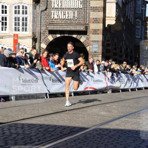 06.10.2024 - 19. swb-Marathon Bremen Strokosch-Dieckow http://msf.ph/oto/7359664 06.10.2024 10:32:09 Ziel 8300, 8371, 9063 meine-sportfotos.de