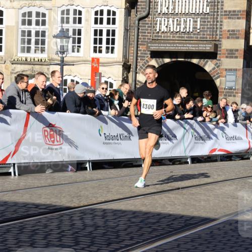 06.10.2024 - 19. swb-Marathon Bremen Strokosch-Dieckow http://msf.ph/oto/7359732 06.10.2024 10:32:09 Ziel 8300, 8371, 9063 meine-sportfotos.de