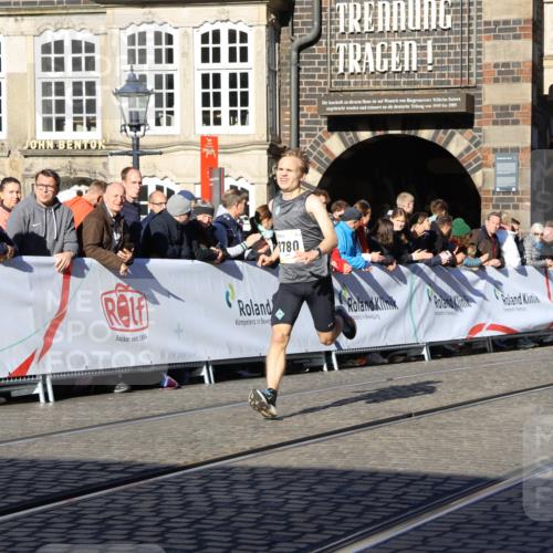 06.10.2024 - 19. swb-Marathon Bremen Strokosch-Dieckow http://msf.ph/oto/7360080 06.10.2024 10:32:31 Ziel 7247, 8753, 8780 meine-sportfotos.de