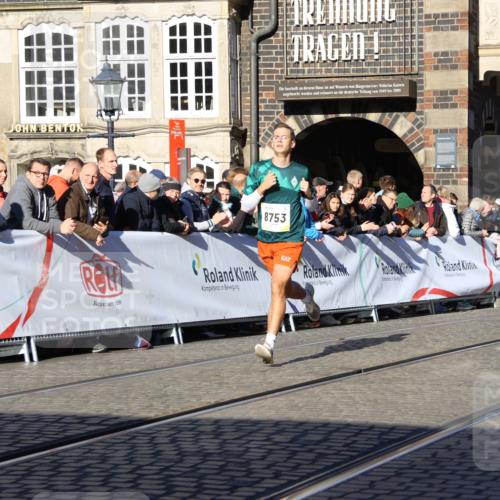 06.10.2024 - 19. swb-Marathon Bremen Strokosch-Dieckow http://msf.ph/oto/7360187 06.10.2024 10:32:35 Ziel 7247, 8211, 8753, 8780 meine-sportfotos.de