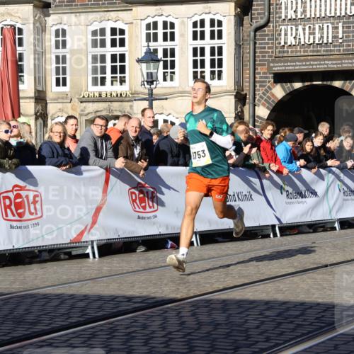 06.10.2024 - 19. swb-Marathon Bremen Strokosch-Dieckow http://msf.ph/oto/7360253 06.10.2024 10:32:35 Ziel 7247, 8211, 8753, 8780 meine-sportfotos.de